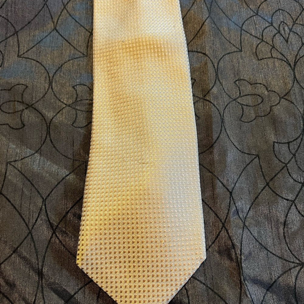 Angelino Golden/White Silk Tie.  Dressy!